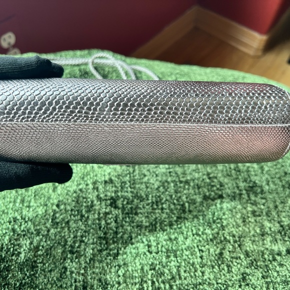 Women's Clutch 8" x 4" w/ 2' long cross body strap - Picture 8 of 12